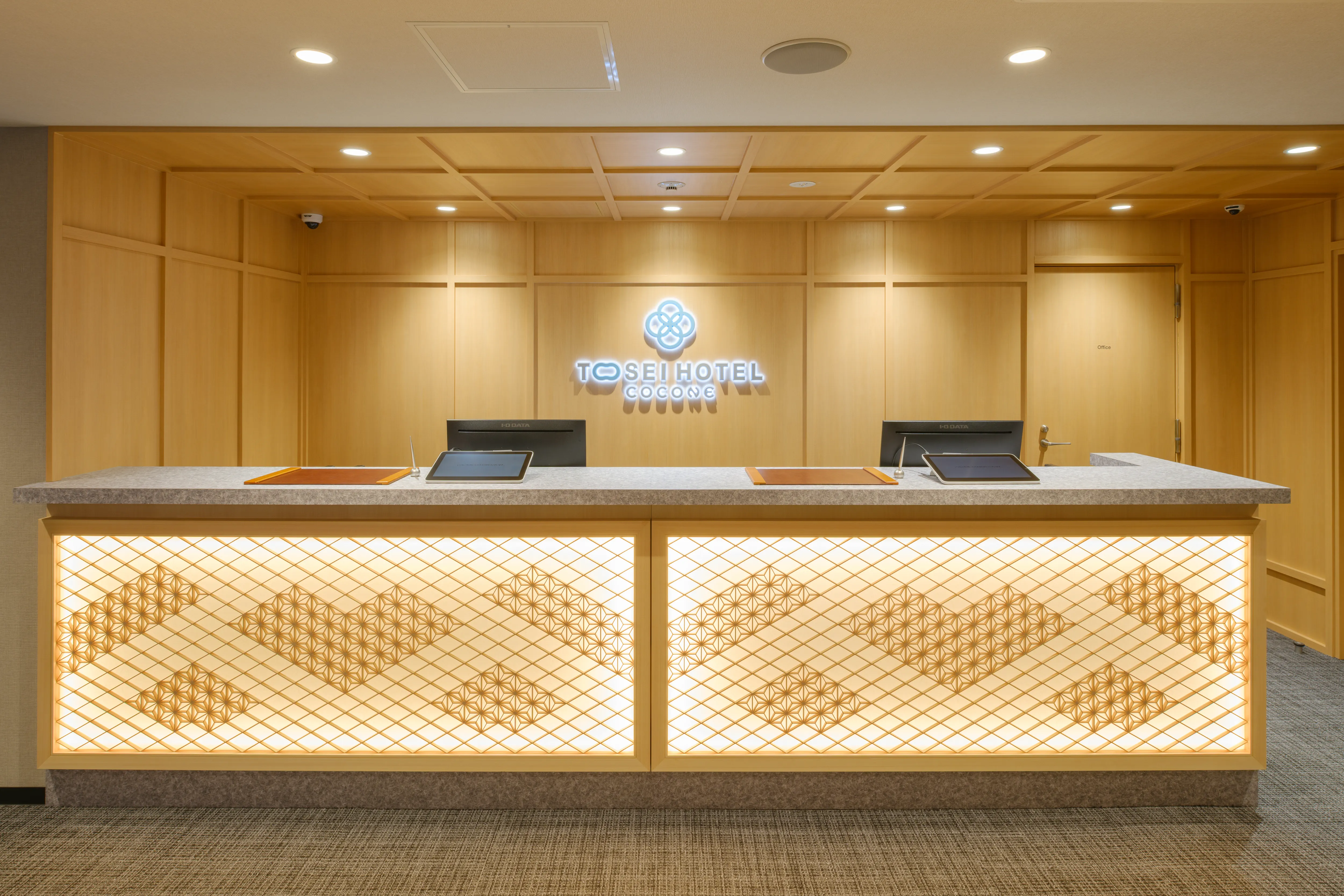 チェックイン＆アウト